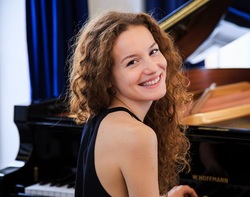 Lena Napradean, piano, pianist, duo, duet, four hands,