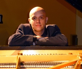 Viv McLean, piano, pianist, accompanist