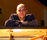 Viv McLean, piano, pianist, piano accompanist