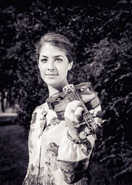 Alice Earll, violin