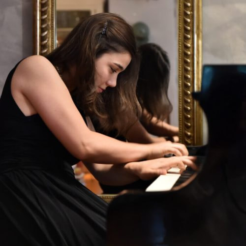 Kira Frolu, piano, pianist,